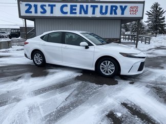 Used 2025 Toyota Camry LE image 1