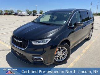 Used 2023 Chrysler Pacifica Touring-L image 1