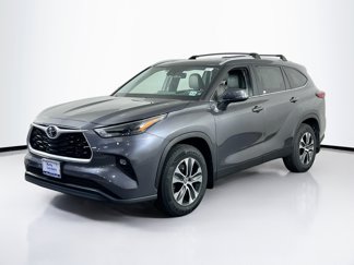 Used 2023 Toyota Highlander XLE image 1