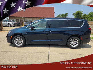 Used 2022 Chrysler Pacifica Touring-L image 1