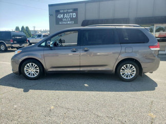 Used 2013 Toyota Sienna XLE image 1