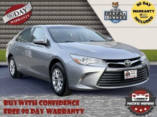 Used 2017 Toyota Camry LE image 1