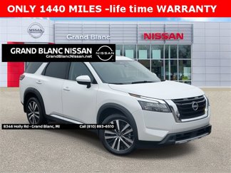 Used 2025 Nissan Pathfinder Platinum w/ Cargo Package image 1