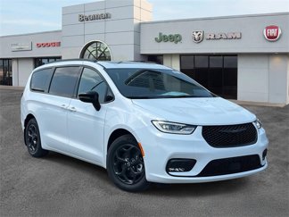 New 2025 Chrysler Pacifica Select image 1