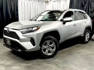 Used 2022 Toyota RAV4 XLE image 1