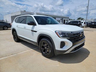 New 2025 Volkswagen Atlas Peak Edition SE image 1