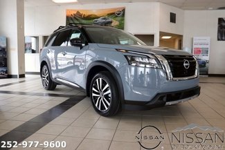 New 2025 Nissan Pathfinder Platinum image 1