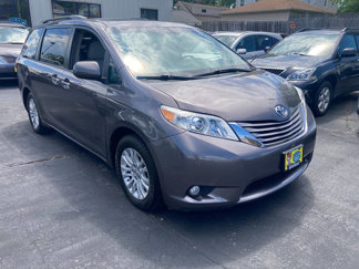 Used 2015 Toyota Sienna image 1