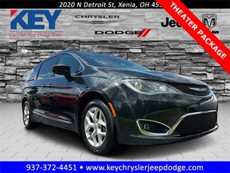 Used 2017 Chrysler Pacifica Touring-L Plus w/ Tire & Wheel Group image 1