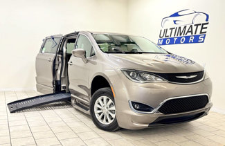 Used 2018 Chrysler Pacifica Touring Plus image 1
