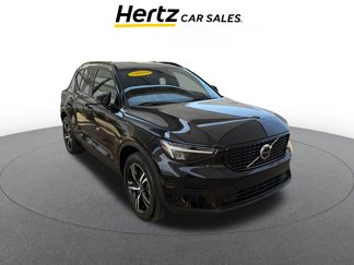 Used 2024 Volvo XC40 B5 Core image 1