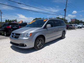 Used 2017 Dodge Grand Caravan SXT image 1