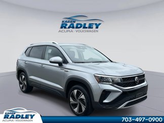 Certified 2024 Volkswagen Taos SE image 1