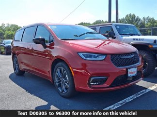 New 2026 Chrysler Pacifica Select image 1