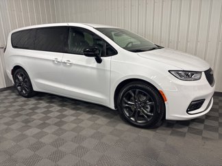 New 2026 Chrysler Pacifica Select image 1