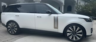 Used 2025 Land Rover Range Rover SV image 1