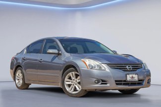 Used 2010 Nissan Altima 3.5 SR w/ Premium Pkg image 1