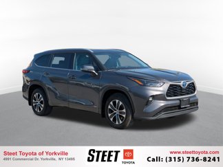 Used 2022 Toyota Highlander XLE image 1