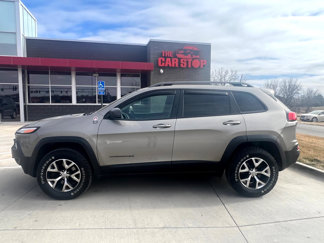 Used 2017 Jeep Cherokee Trailhawk image 1