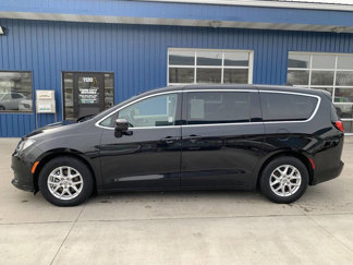 Used 2022 Chrysler Voyager LX image 1