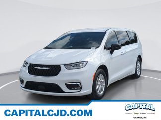 New 2025 Chrysler Pacifica Select image 1