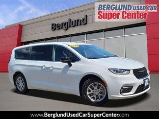 Used 2024 Chrysler Pacifica Touring-L image 1