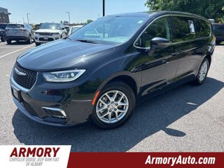 Used 2023 Chrysler Pacifica Touring-L image 1