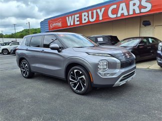Used 2022 Mitsubishi Outlander SE image 1