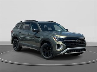 New 2025 Volkswagen Atlas Peak Edition SE image 1