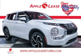 Used 2024 Mitsubishi Outlander SE image 1