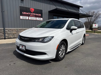 Used 2021 Chrysler Voyager LX image 1