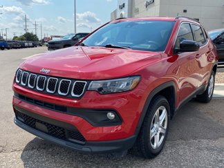 Used 2023 Jeep Compass Latitude image 1