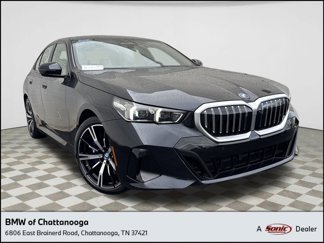 New 2025 BMW 550e xDrive w/ Premium Package image 1