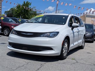 Used 2023 Chrysler Voyager LX image 1