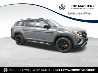New 2025 Volkswagen Atlas Peak Edition SE image 1