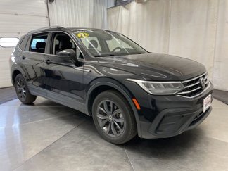 Used 2022 Volkswagen Tiguan SE w/ Panoramic Sunroof Package image 1