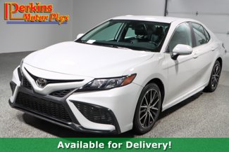 Used 2023 Toyota Camry SE image 1