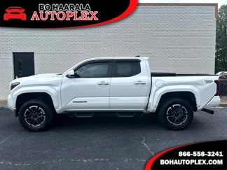 Used 2025 Toyota Tacoma TRD Sport image 1