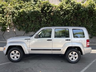 Used 2012 Jeep Liberty Sport image 1