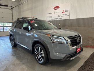 New 2025 Nissan Pathfinder Platinum image 1