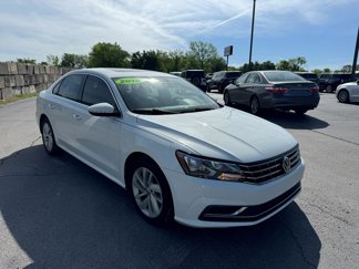 Used 2018 Volkswagen Passat 2.0T SE image 1