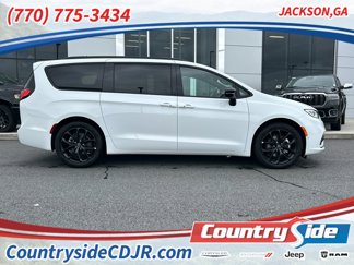 New 2026 Chrysler Pacifica Limited image 1