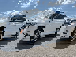 New 2025 Chrysler Pacifica Select image 1