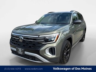 Used 2024 Volkswagen Atlas Peak Edition SE image 1