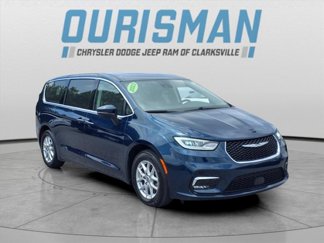 Used 2023 Chrysler Pacifica Touring-L image 1