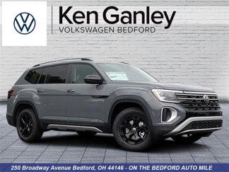 New 2025 Volkswagen Atlas Peak Edition SE image 1