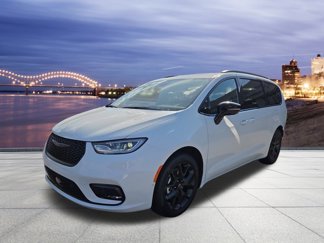 New 2026 Chrysler Pacifica Limited w/ Uconnect Theater Family Group image 1
