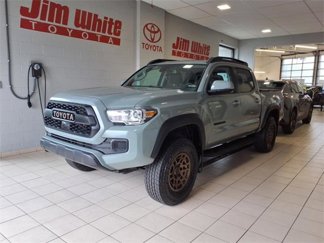 Certified 2022 Toyota Tacoma SR5 image 1