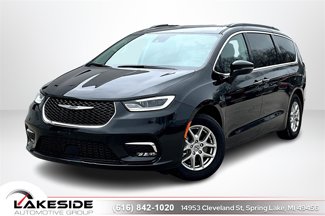 Used 2022 Chrysler Pacifica Touring-L image 1
