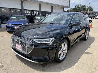 Used 2019 Audi e-tron Prestige w/ Prestige Package image 1